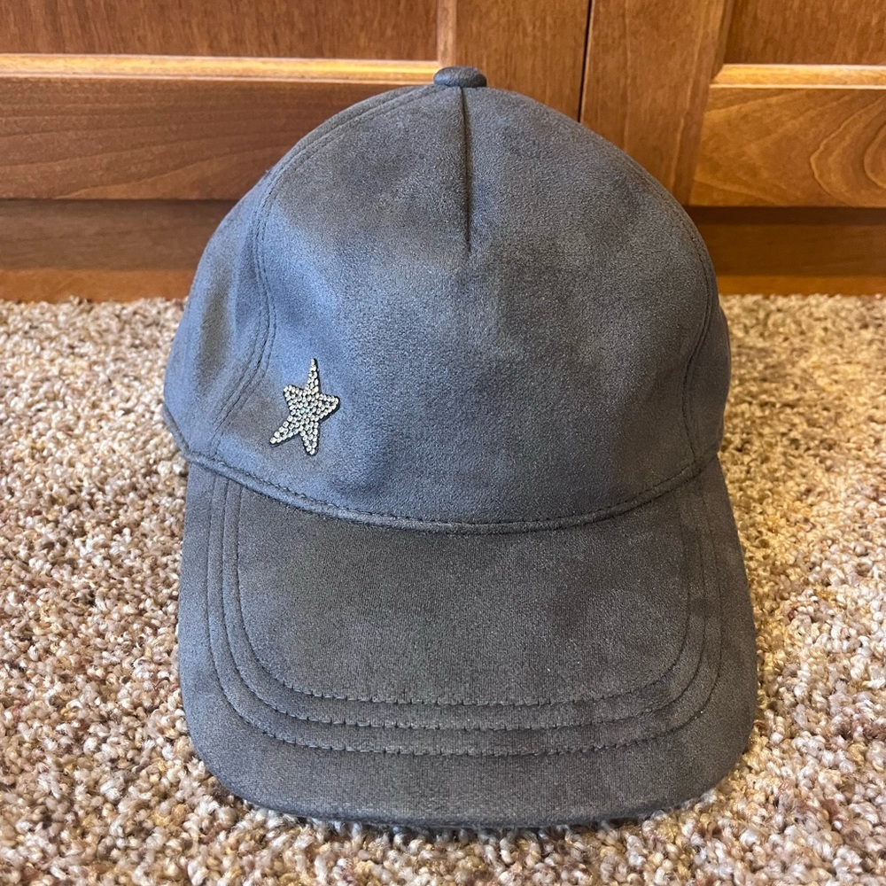 Joy Mangano Gray Cap‎ with Star Embellishment - Picture 2 of 3